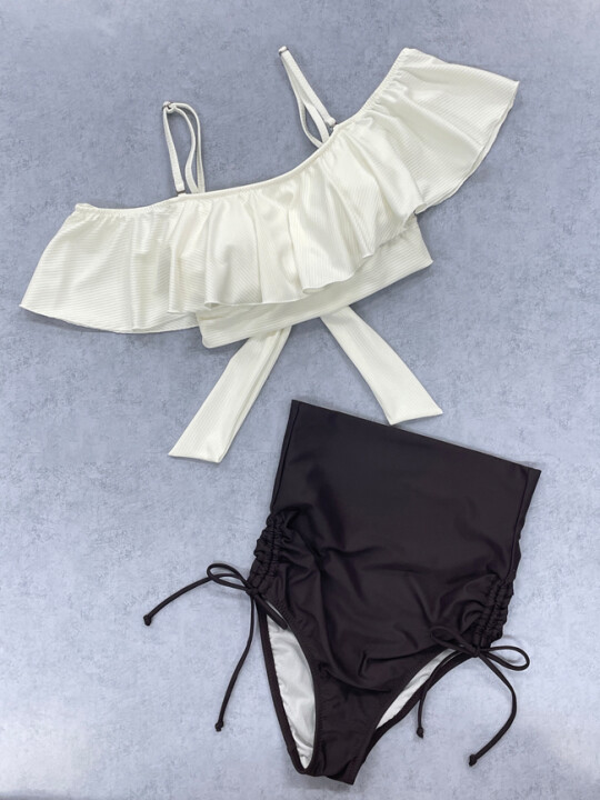 新色登場！大人気ワンピ見え水着♡