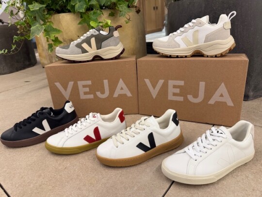 VEJAスニーカー取り扱いござます！！