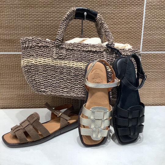 Artesanos(アルテサノス )のサンダル入荷です☆
