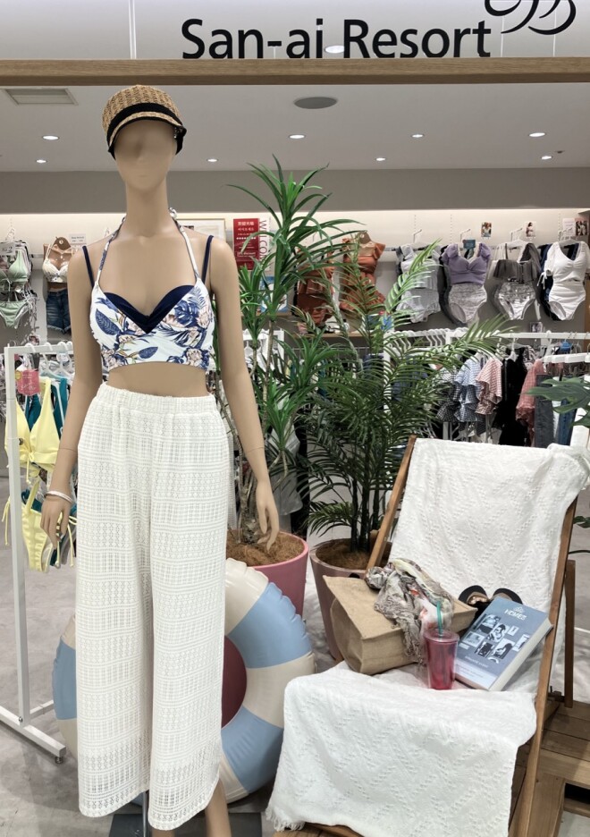 水陸両用のレースパンツと合わせてリゾートでのチルタイムに♪