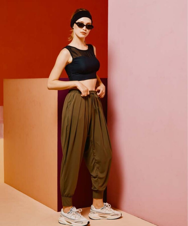 お腹周り、ヒップ回りを気にしないデザイン