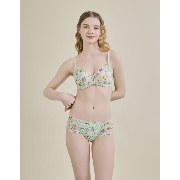 \春爛漫のリバティプリントが登場/ ラクときれいを叶えるノンワイヤーブラ